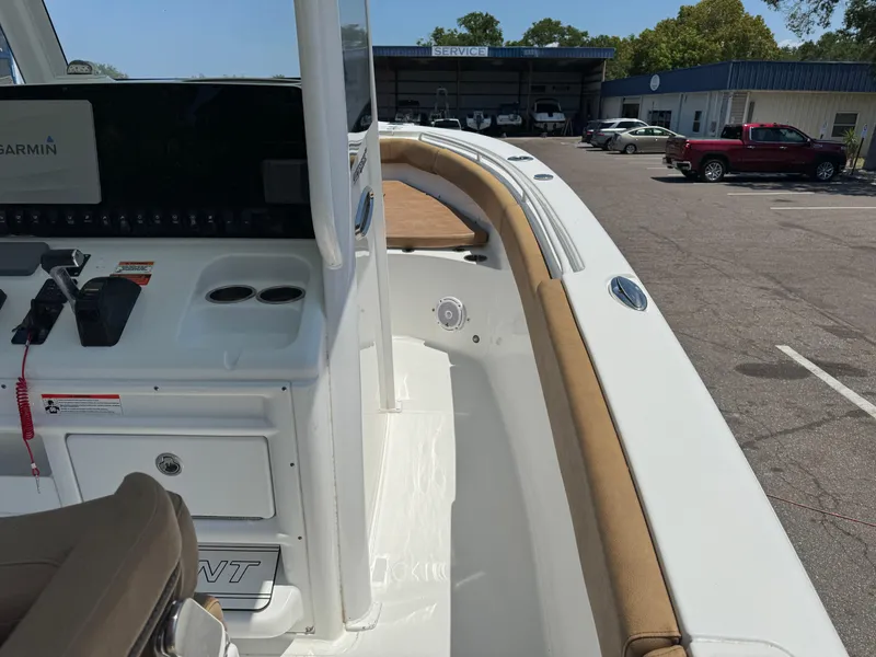Slide: The Image of Sea Hunt Ultra 255 SE 2019 - 17