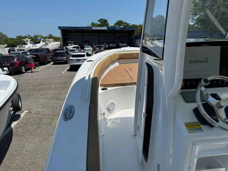 Slide: The Image of Sea Hunt Ultra 255 SE 2019 - 18