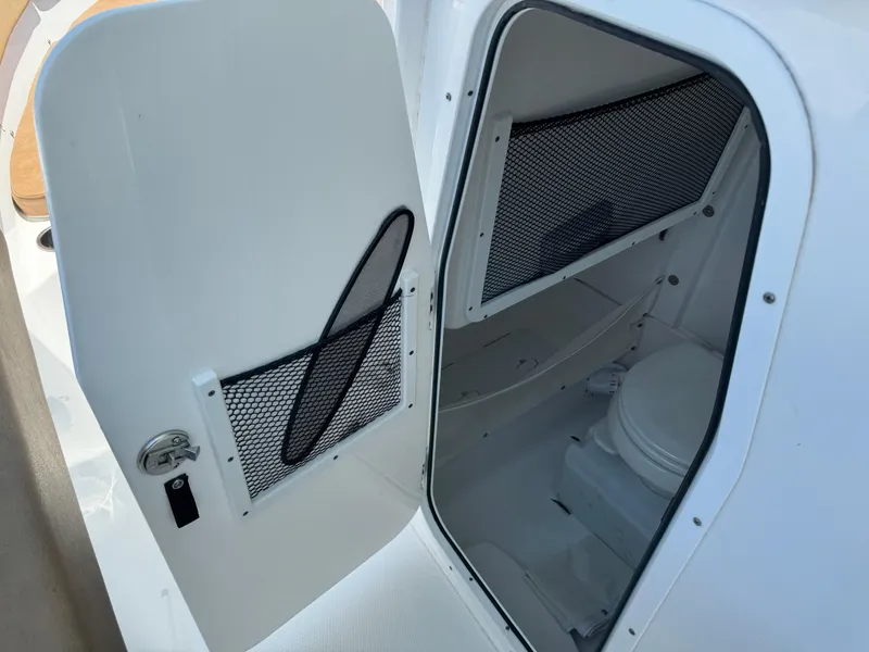 Slide: The Image of Sea Hunt Ultra 255 SE 2019 - 24