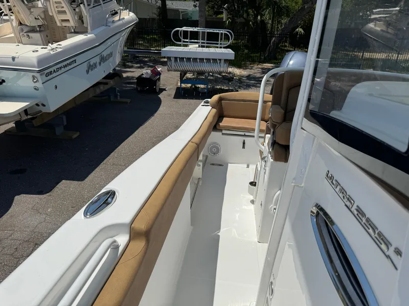 Slide: The Image of Sea Hunt Ultra 255 SE 2019 - 27