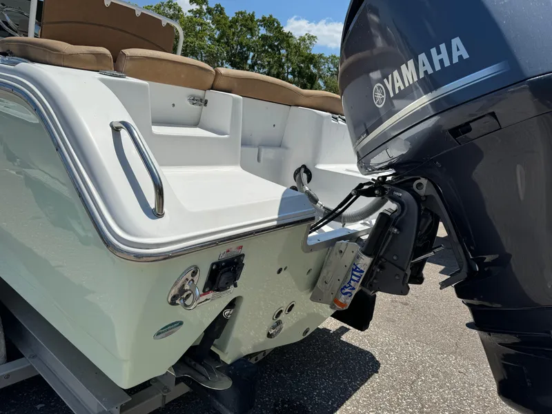 Slide: The Image of Sea Hunt Ultra 255 SE 2019 - 4