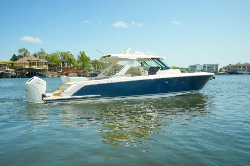 Slide: The Image of Tiara 43 LS 2024 - 100