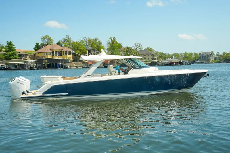 Slide: The Image of Tiara 43 LS 2024 - 101