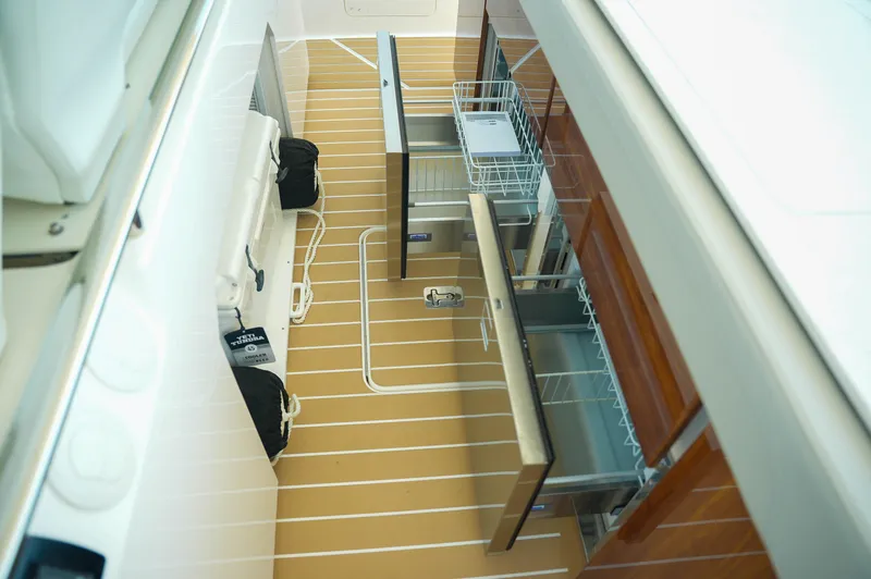 Slide: The Image of Tiara 43 LS 2024 - 72