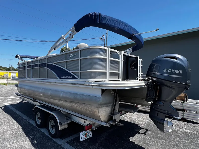 Slide: The Image of 2021 Bennington SX 21 SFXAPG pontoon boat with Yamaha outboard motor on trailer. - 5