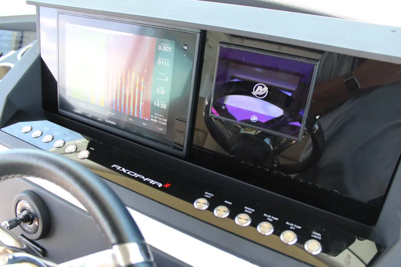 Slide: The Image of 2020 Axopar - Helm - 25