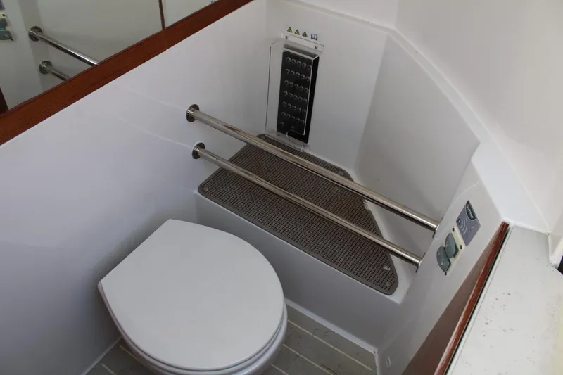 Slide: The Image of 2020 Axopar - Head - 33