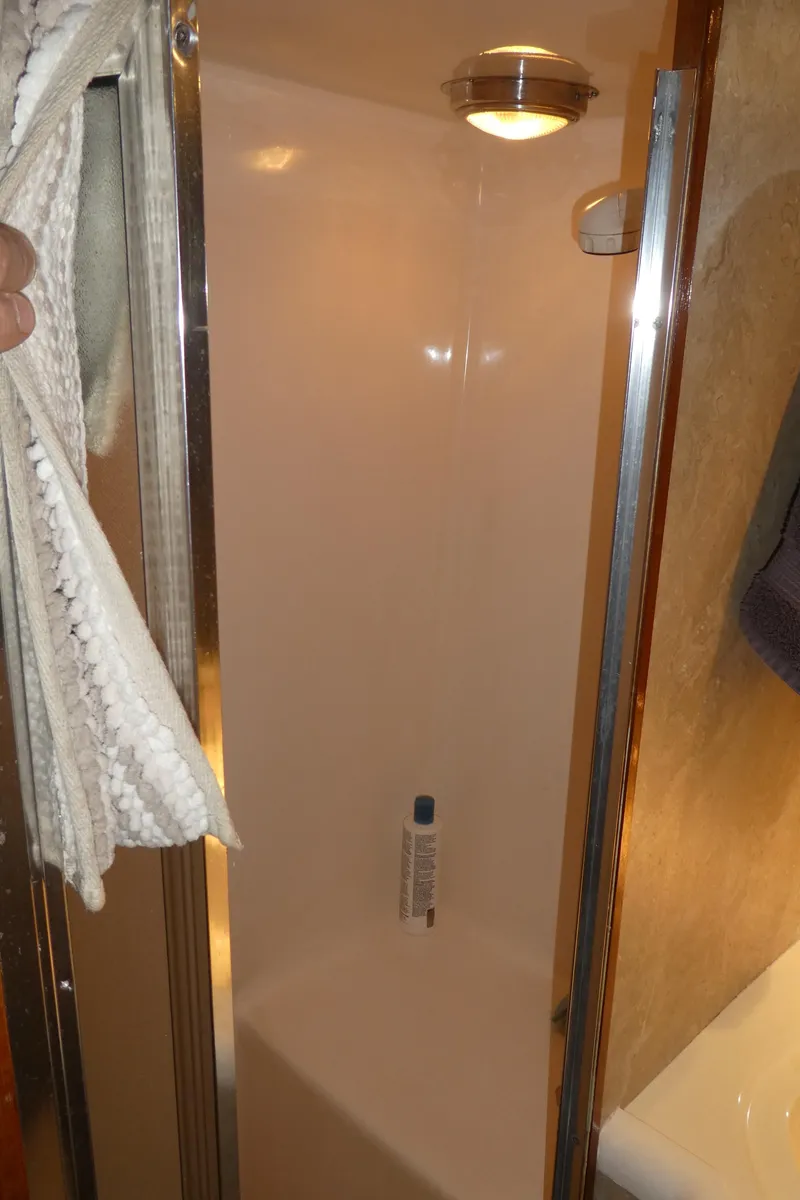 Slide: The Image of Shower area in 1993 Ocean Alexander 440 Sundeck CPMY yacht, featuring a compact design. - 32