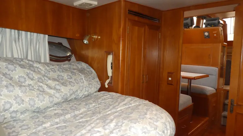 Slide: The Image of 1993 Ocean Alexander 440 Sundeck CPMY interior with cozy bedroom and dining area. - 42
