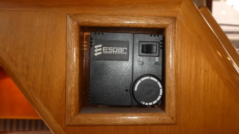 Slide: The Image of Thermostat control panel on 1993 Ocean Alexander 440 Sundeck CPMY yacht. - 45