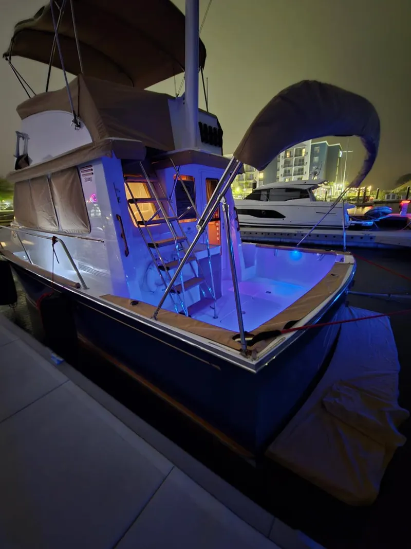 Slide: The Image of Sabreline 36 Flybridge Fast Trawler 2004 - 54