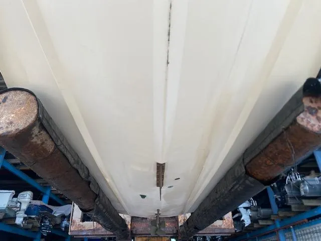 Slide: The Image of Underside view of a 1998 Malibu Response boat on a lift. - 21