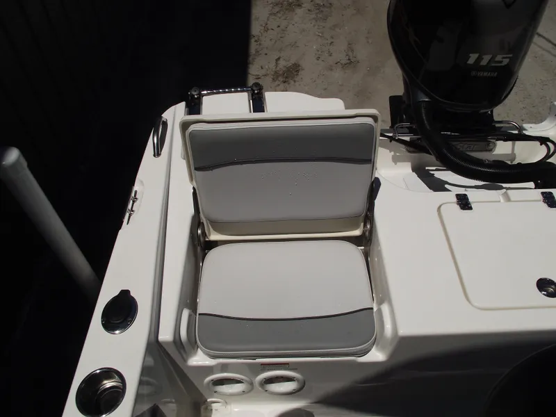 Slide: The Image of 2022 NauticStar 191 Hybrid boat seat and motor detail. - 34