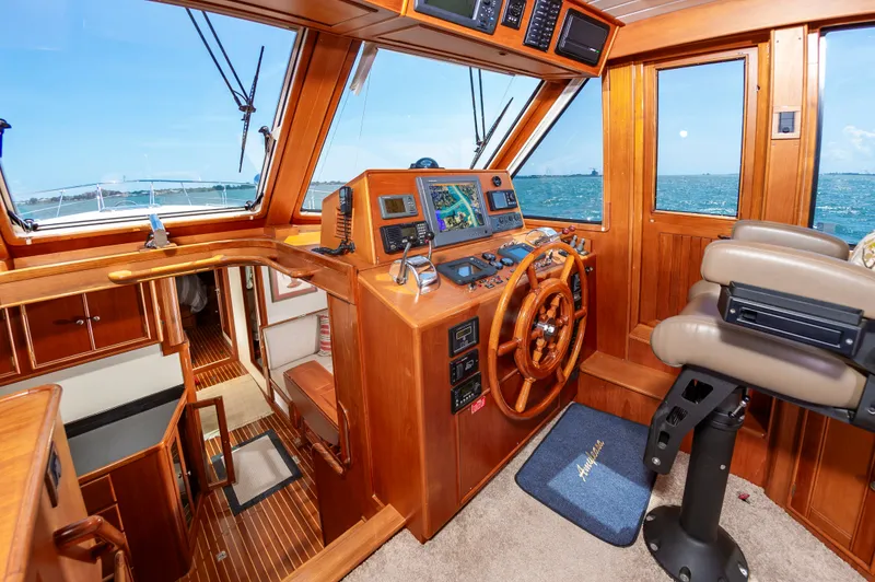 Slide: The Image of Grand Banks 49 Eastbay SX w/Side Door 2005 - 18