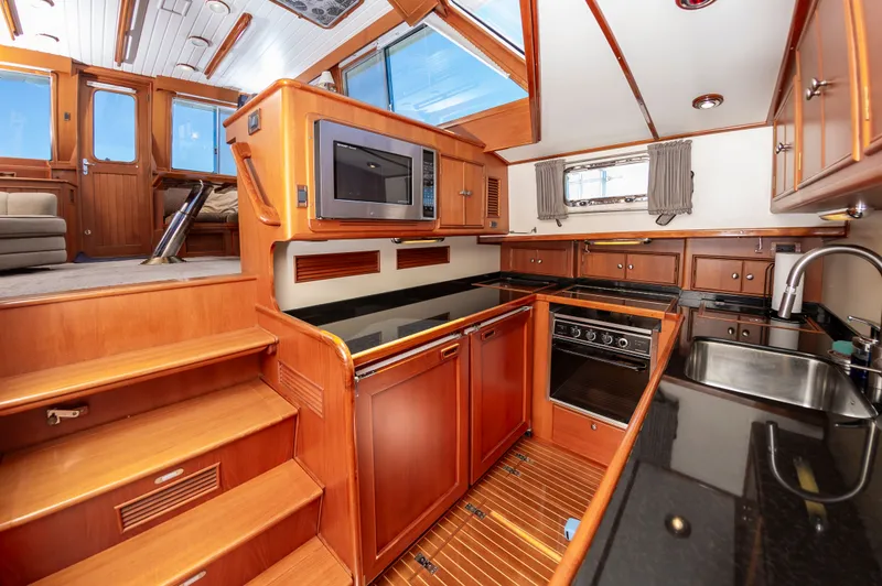 Slide: The Image of Grand Banks 49 Eastbay SX w/Side Door 2005 - 21