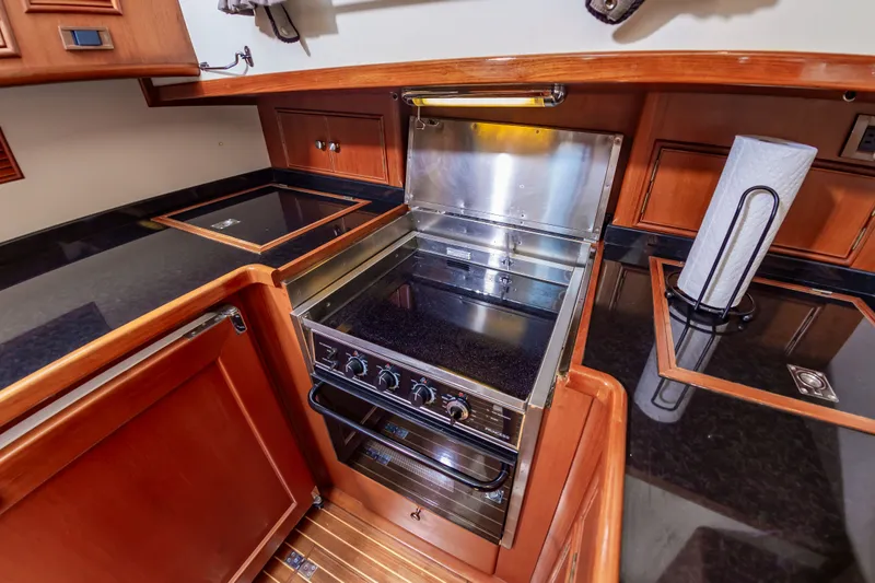 Slide: The Image of Grand Banks 49 Eastbay SX w/Side Door 2005 - 24