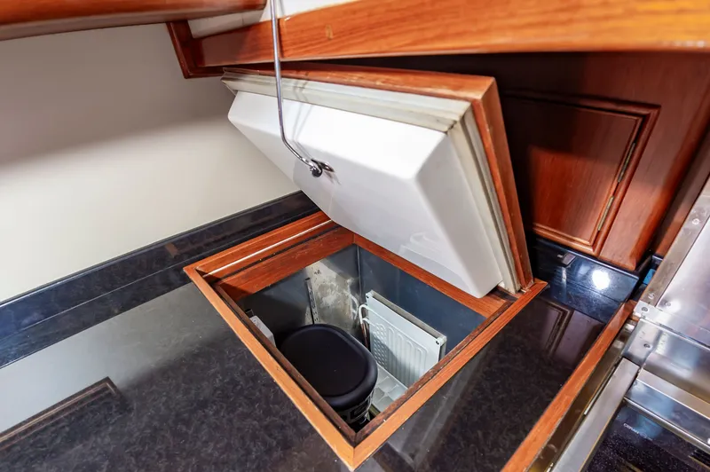 Slide: The Image of Grand Banks 49 Eastbay SX w/Side Door 2005 - 25