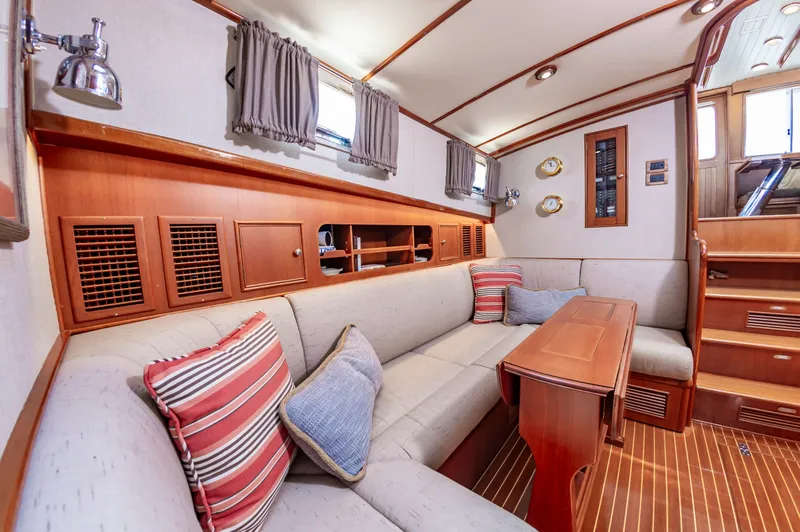 Slide: The Image of Grand Banks 49 Eastbay SX w/Side Door 2005 - 28