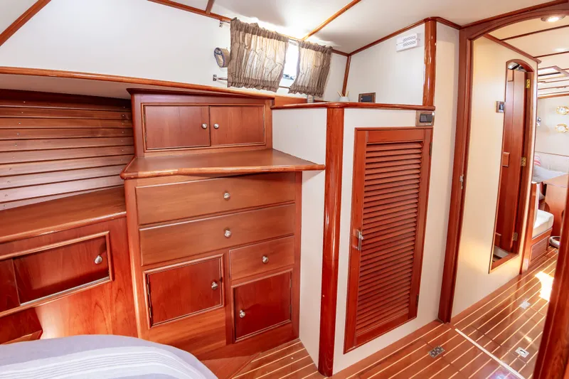 Slide: The Image of Grand Banks 49 Eastbay SX w/Side Door 2005 - 32