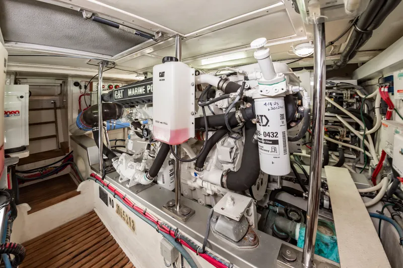 Slide: The Image of Grand Banks 49 Eastbay SX w/Side Door 2005 - 43