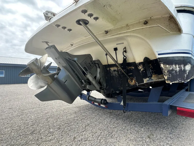 Slide: The Image of 2002 Four Winns 268 Vista boat stern and propeller on trailer. - 11