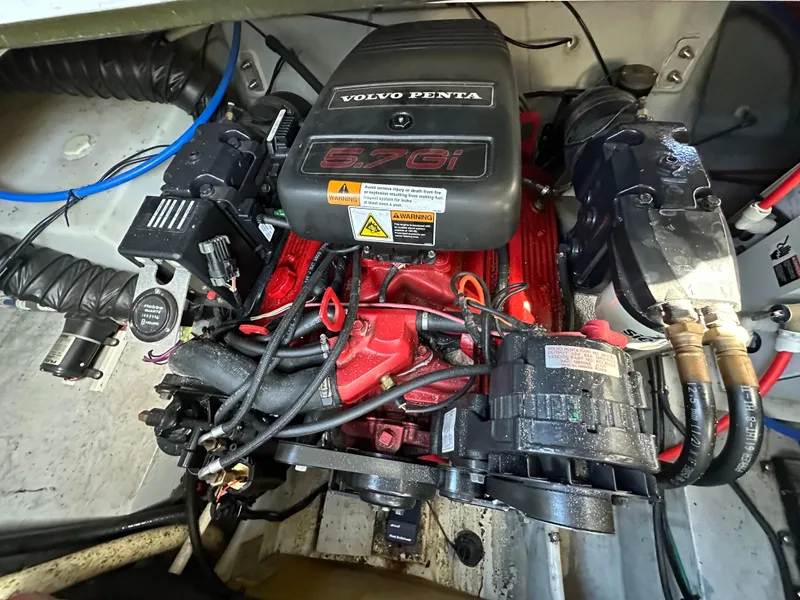 Slide: The Image of Engine compartment of a 2002 Four Winns 268 Vista with Volvo Penta 5.7 Gi engine. - 35