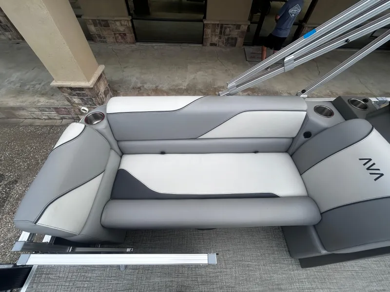 Slide: The Image of Avalon VNT QL21T 2025 - 12