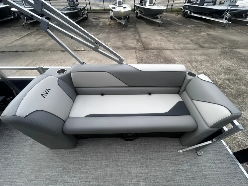 Slide: The Image of Avalon VNT QL21T 2025 - 14