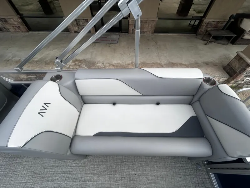 Slide: The Image of Avalon VNT QL21T 2025 - 30