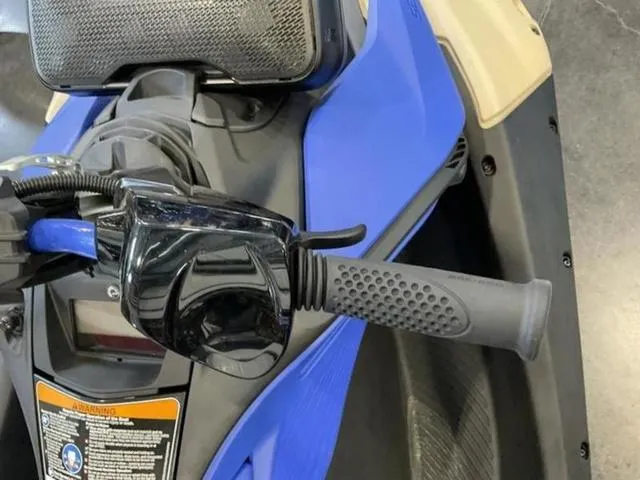 Slide: The Image of Sea-Doo Spark Trixx 2025 - 9