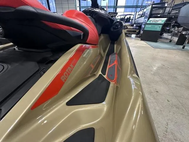 Slide: The Image of Sea-Doo RXT-X 2025 - 11