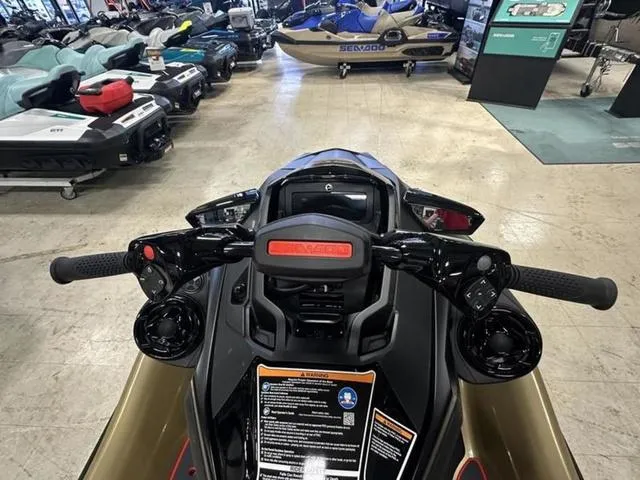 Slide: The Image of Sea-Doo RXT-X 2025 - 13