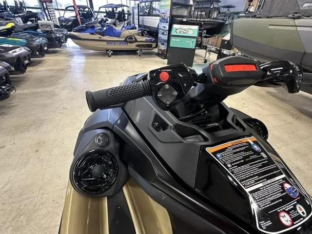 Slide: The Image of Sea-Doo RXT-X 2025 - 14