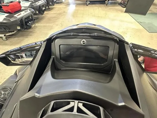 Slide: The Image of Sea-Doo RXT-X 2025 - 9