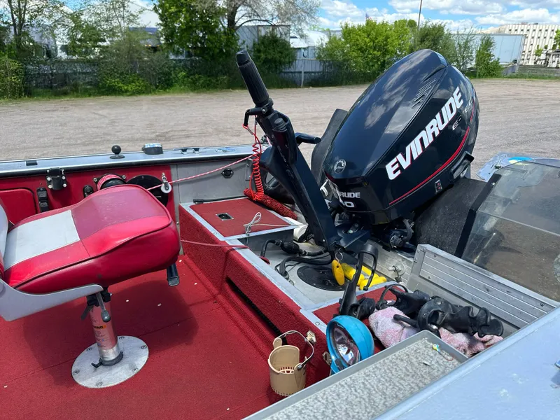 Slide: The Image of 1995 Lund 1660 Pro V Tiller boat with Evinrude motor and red interior. - 15