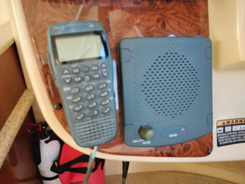 Slide: The Image of 2006 Meridian 341 Sedan communication equipment with handheld radio and speaker. - 39