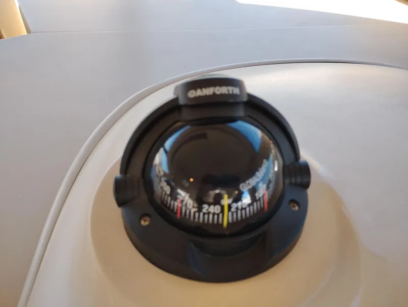 Slide: The Image of Compass on 2006 Meridian 341 Sedan boat dashboard, displaying navigation directions. - 43