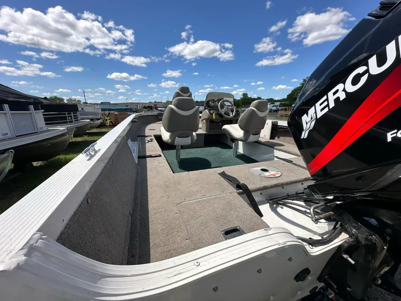 Slide: The Image of 2004 Crestliner 1750 Fish Hawk SC boat with Mercury engine, under a bright blue sky. - 14