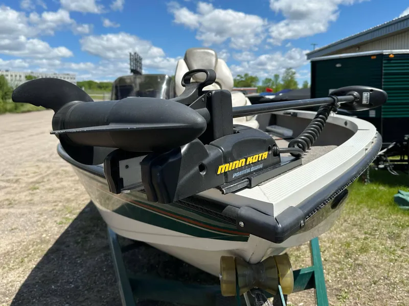 Slide: The Image of 2004 Crestliner 1750 Fish Hawk SC with Minn Kota trolling motor, parked outdoors. - 3