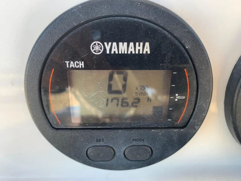 Slide: The Image of Yamaha tachometer displaying 176.2 hours on a 2018 Sea Fox 248 Commander. - 11