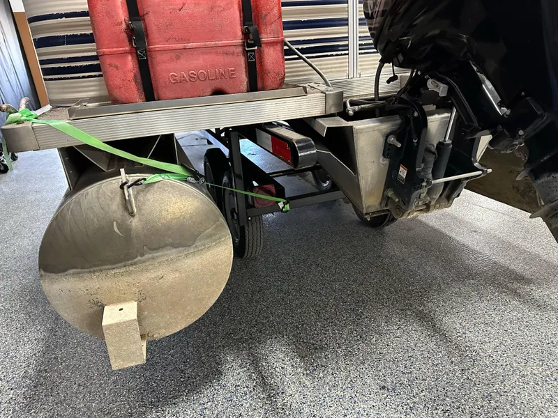 Slide: The Image of Rear view of a 1998 Sylvan Elite 20 boat with gasoline tank and motor. - 17