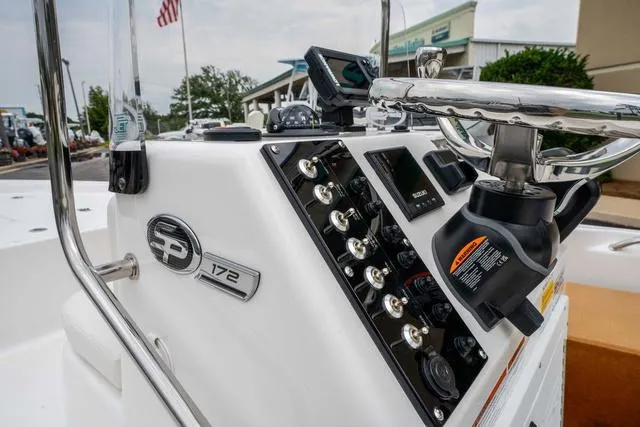 Slide: The Image of Sea Pro 172 Bay 2025 - 10