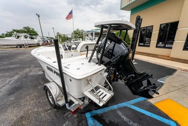 Slide: The Image of Sea Pro 172 Bay 2025 - 3