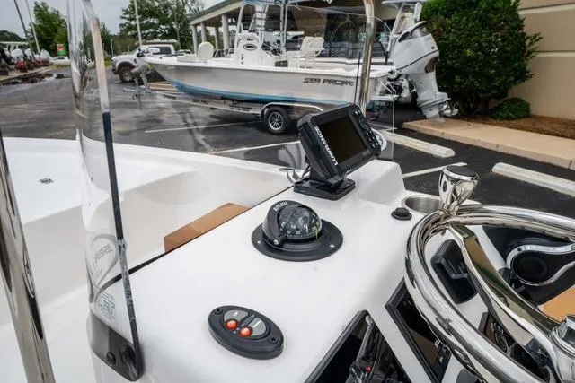 Slide: The Image of Sea Pro 172 Bay 2025 - 9