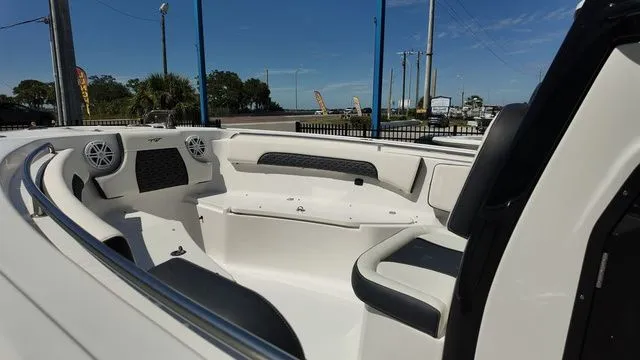 Slide: The Image of Tidewater 232 CC Adventure 2025 - 4