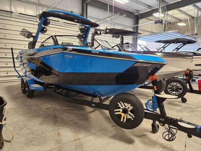 Slide: The Image of Malibu 26 LSV 2023 - 17