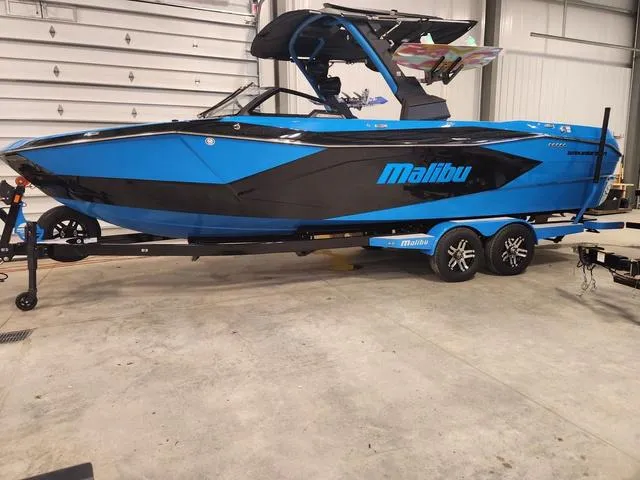 Slide: The Image of Malibu 26 LSV 2023 - 19