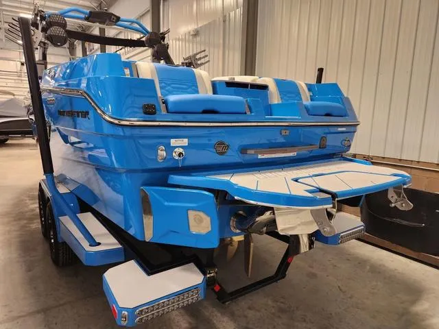 Slide: The Image of Malibu 26 LSV 2023 - 40