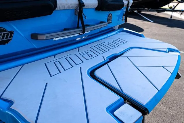 Slide: The Image of Malibu 26 LSV 2023 - 6