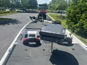 Slide: The Image of 2000 Skeeter SX 176 boat parked on a sunny day in a lot. - 5